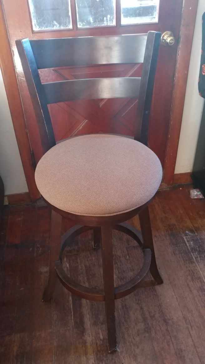 Bar stool swivel