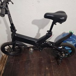 Rechargeable bicycle in very good condition. Bicicleta recargable en muy buen estado