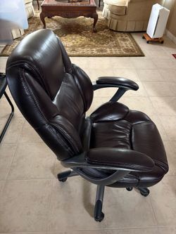 Executive Leather Office Chair with Mat