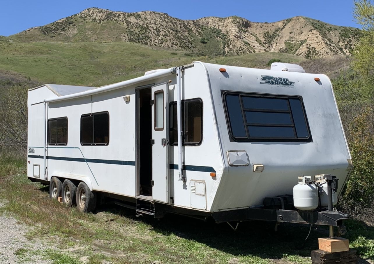 RV Road House Camper tow hall