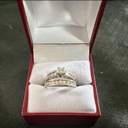 14k Helzberg Diamong Ring Set 