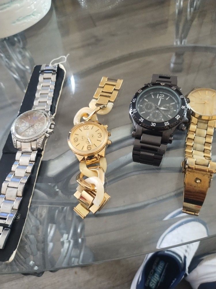 4. RELOJES NUNCA LOS. USE ESTAN NEW POR. 4. BARATO