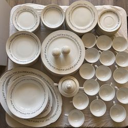 Vintage Style House Fine China “Regal” Dinnerware Set – Service for 10–12