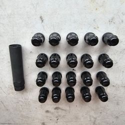 Black Wheel Lug Nuts