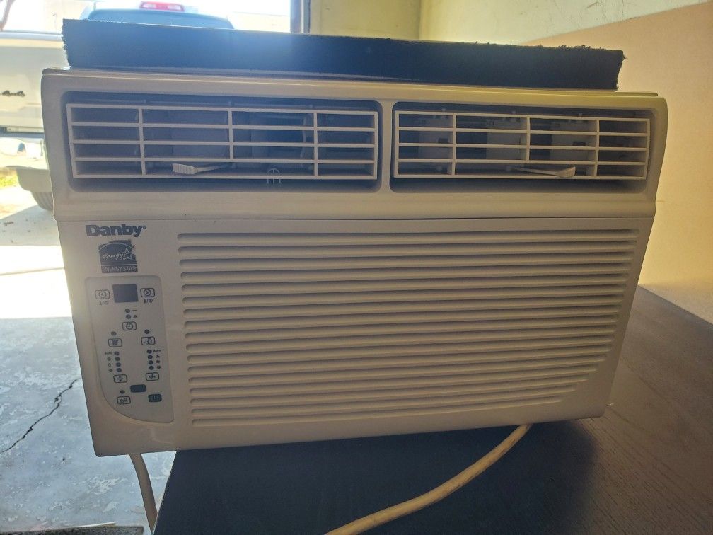8000 BTU AIR CONDITIONER
