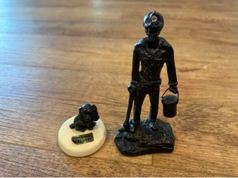 HANDCRAFTED OLDE TYME MINER COAL FIGURINE 6.5” with 2” Vintage Pennsylvania Coal Dust cocker Spaniel