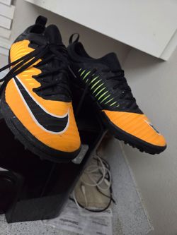 Nike Mercurial Turf Soccer Shoes size 9
