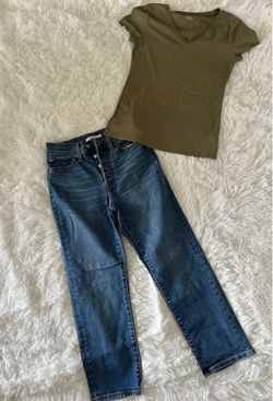 V-Neck Tee and Levis High-Rise Jeans Bundle