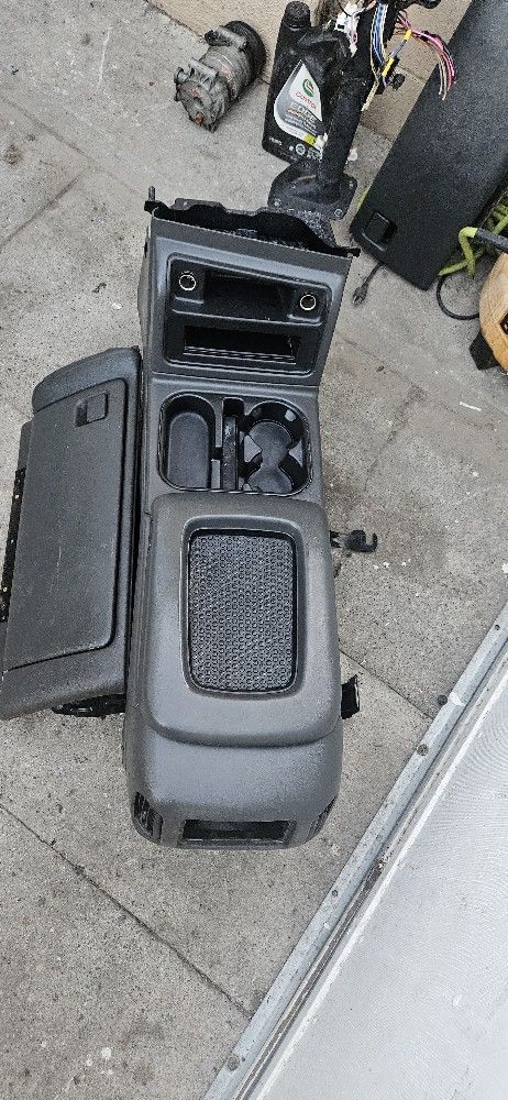 GM Nbs CENER CONSOLE SS SILVERADO AVAILABLE