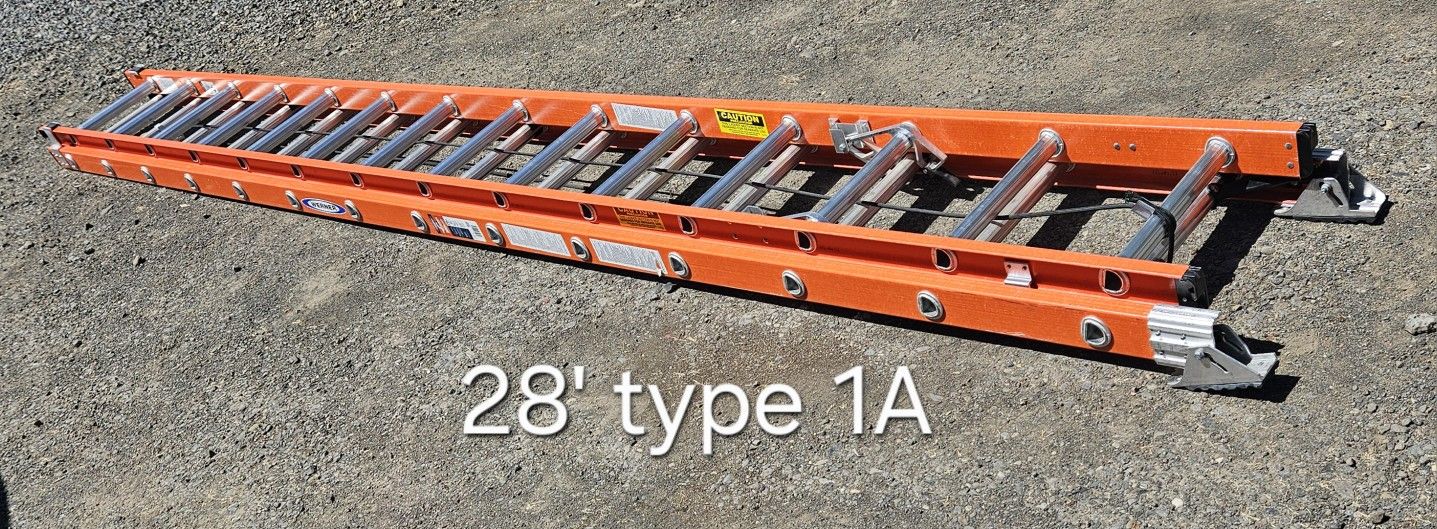28' Werner fiberglass ladder-type 1A