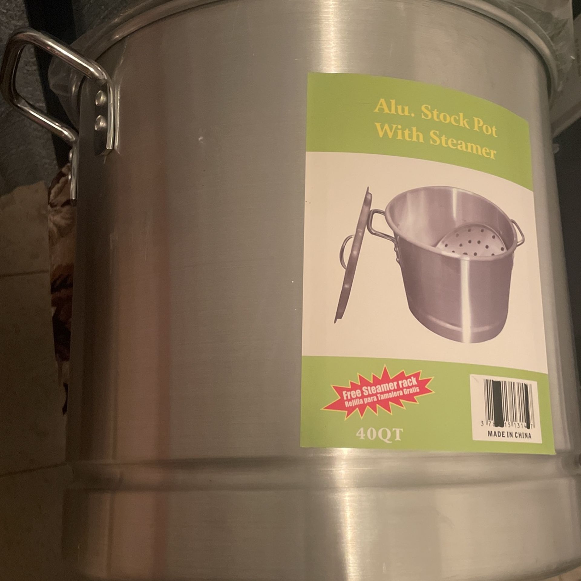 Pot with steamer