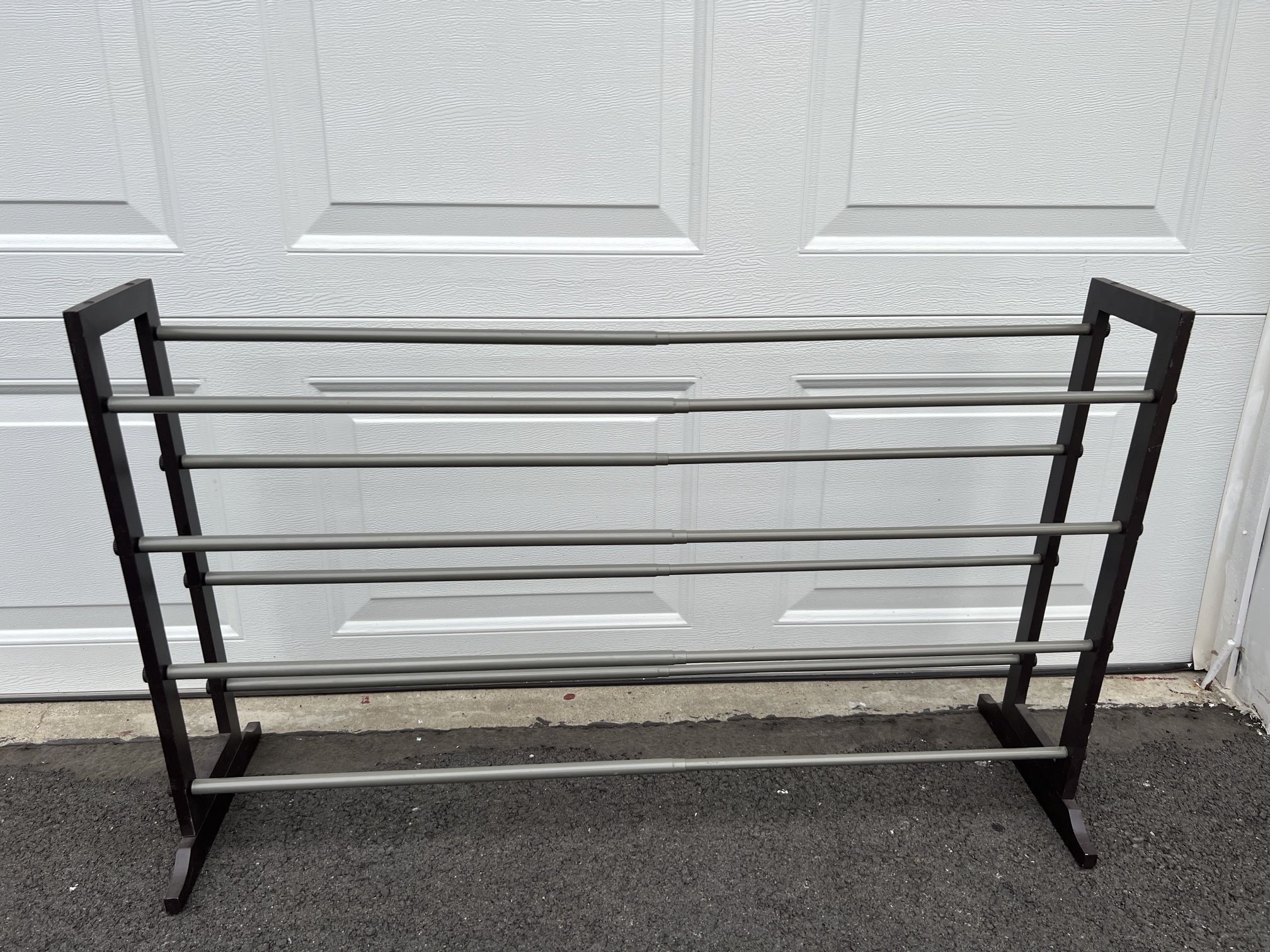Extendable shoe rack