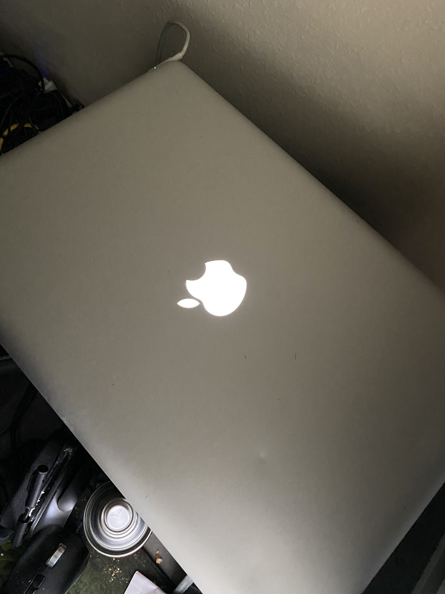 MacBook Pro 2011 i7 white screen