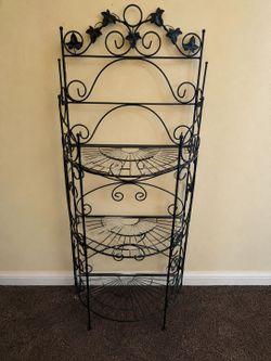 Black Metal Corner Baker's Rack / Decorative Corner Shelf