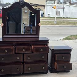 DRESSER WITH MIRROR AND NIGHTSTAND