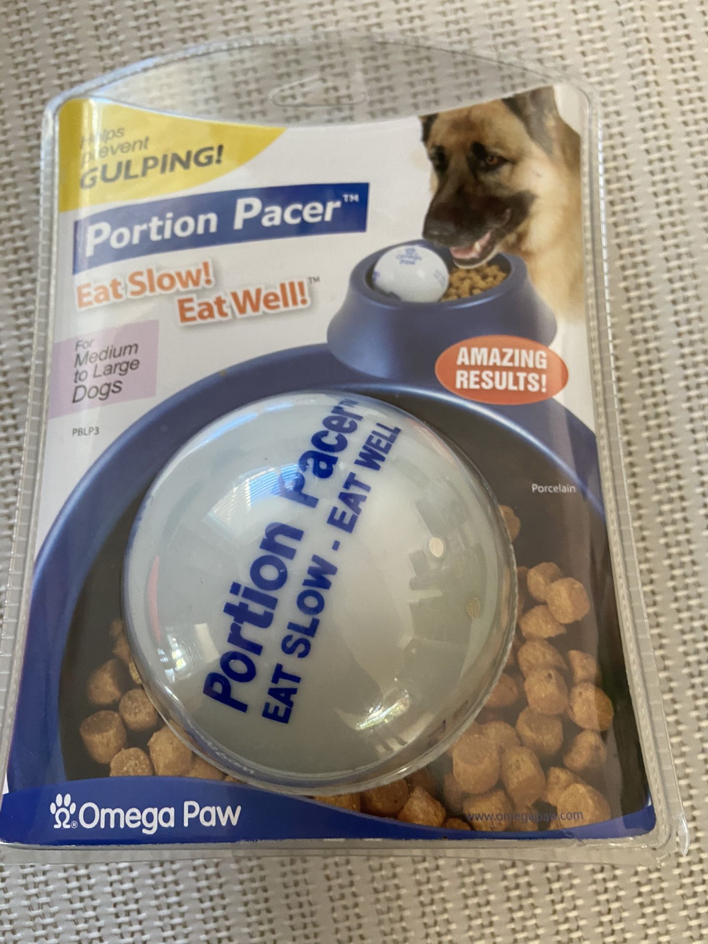 Omega Paw Medium/Large - Dog Food Bowl Ball