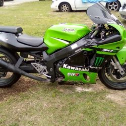 2001 Kawasaki Ninja Motorcycle ZX-7R 750cc