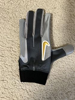 Nike & Supreme Football Gloves for Sale in San Bernardino, CA - OfferUp