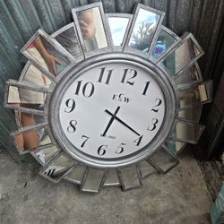 Clock decorative ($40 For everything) 