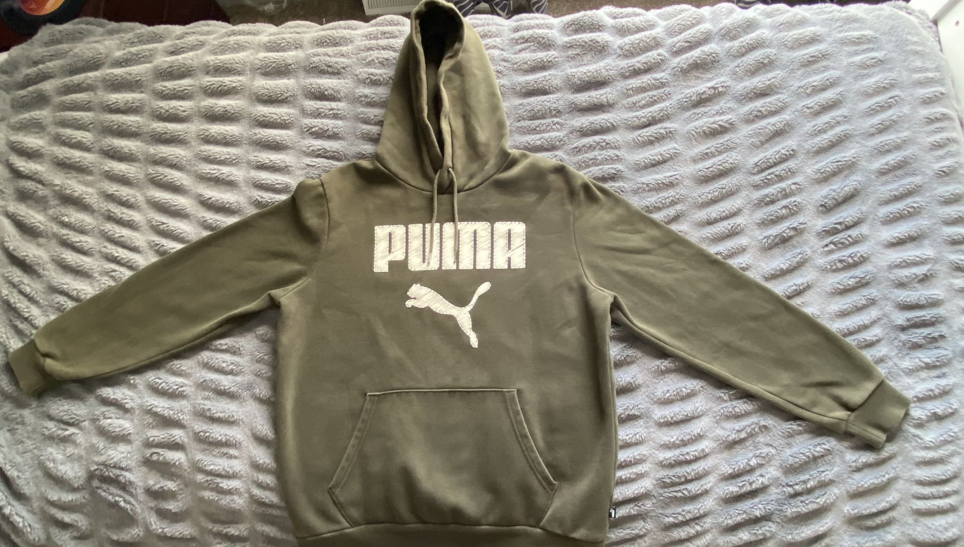 Puma Green Hoodie – Clean, Size M, Great Condition