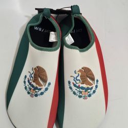MEXICO FLAG WATER SHOES WOMEN'S SIZE 8/MEN'S SIZE 7 NEW WITH TAGS 