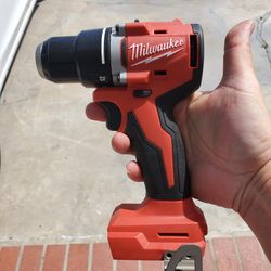 Milwaukee
M18 18V Lithium-Ion Brushless Cordless 1/2 in. Compact Drill/Driver (Tool-Only)