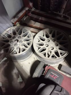 Selling 1 or 2 jeep Cherokee alloy wheels 40 each