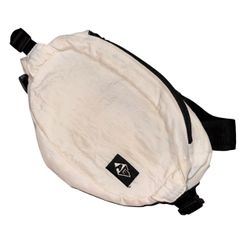 AMERICAN EAGLE OUTFITTERS CROSSBODY SLING BAG CREAM BLACK