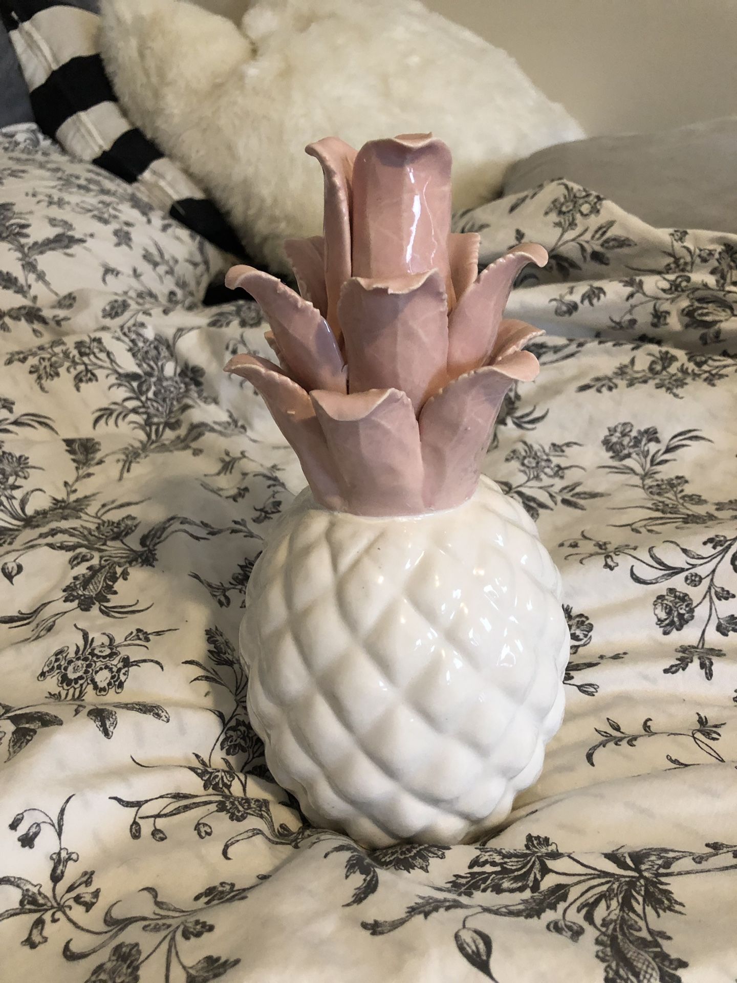 Cute pineapple decor