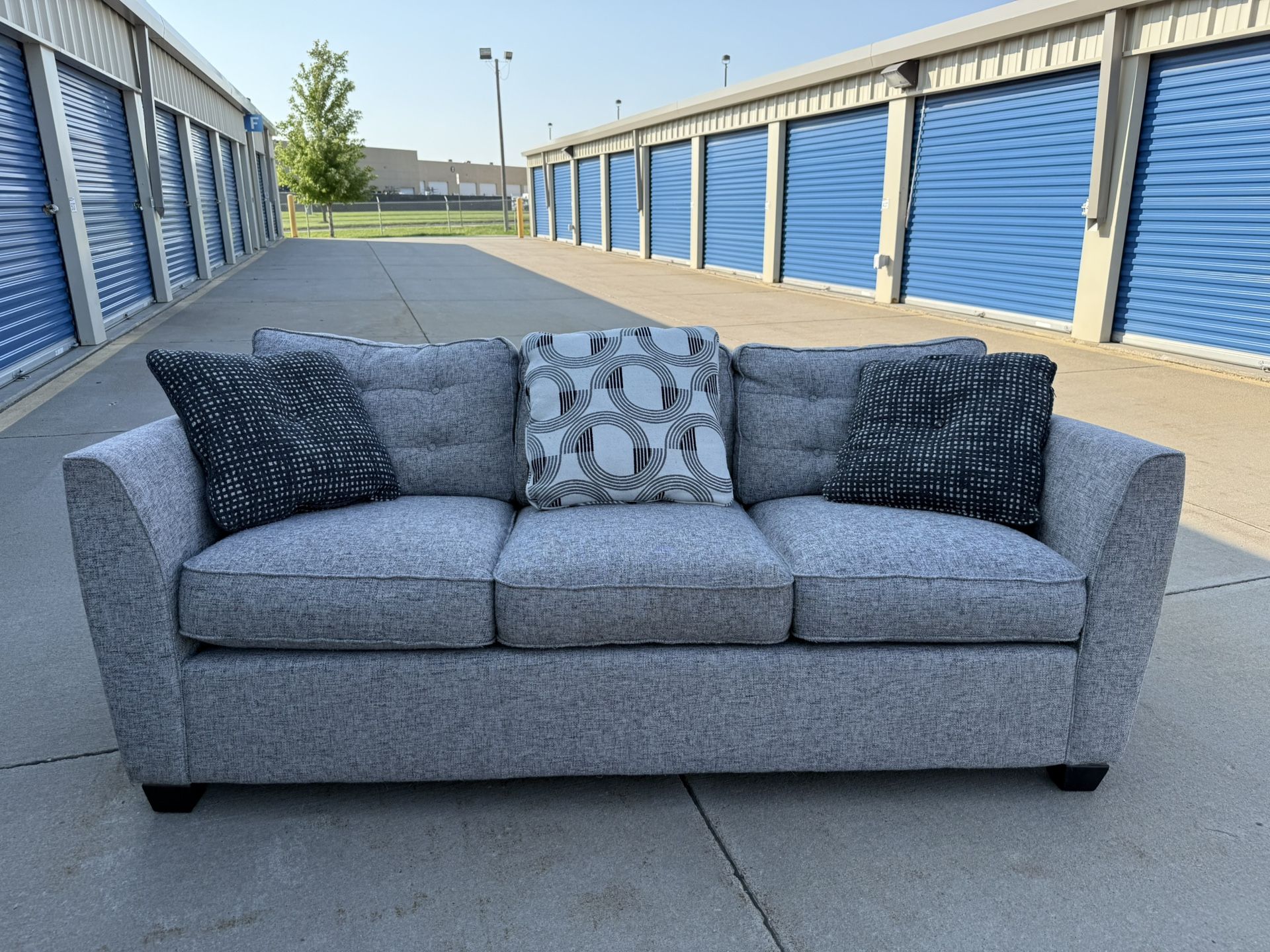 FREE DELIVERY 🚚🚛🚚 Awesome Lazy boy Couch