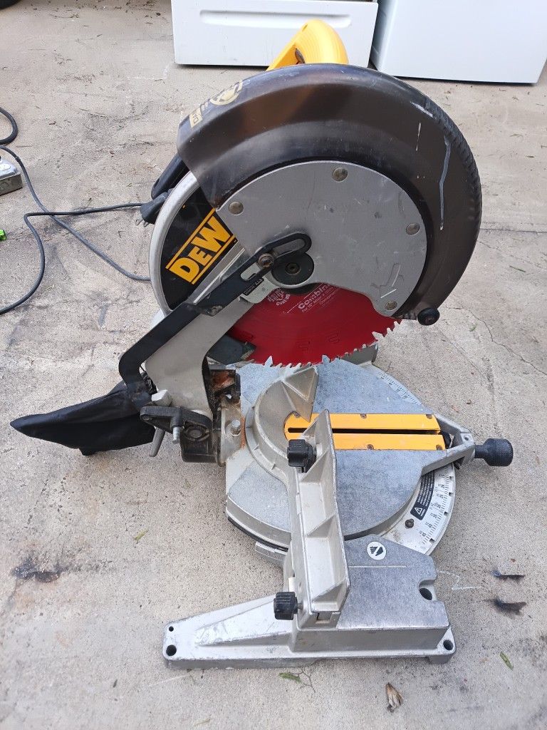 DEWALT