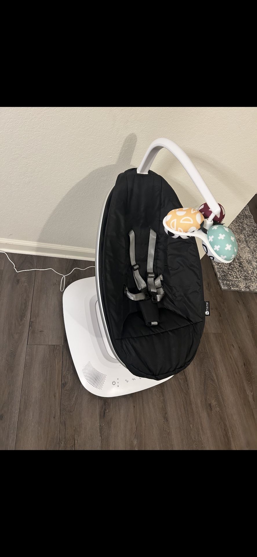 4 Moms Mamaroo Baby Swing—like New!!