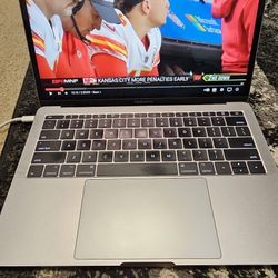 2017 APPLE MACBOOK PRO 13"