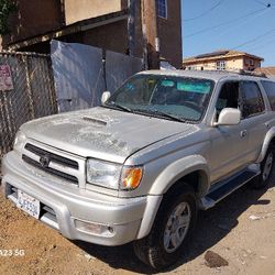 2000 Toyota 4Runner For Parts 