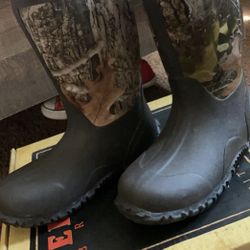 Kids) Red Head Boots size 4 (Read Description)