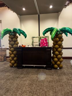 Palm tree balloon columns
