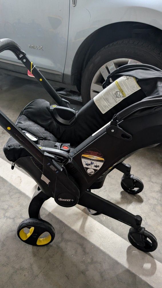 Doona Stroller w/ Latch Base