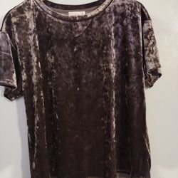 WOMEN'S 2- PIECE SET -NEW-SIZE MEDIUM ..... MAKE an OFFER..... Everything  Must Go...