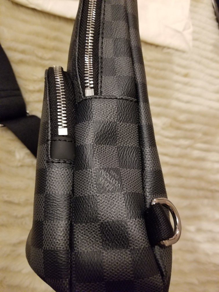Authentic LV Damier Ebene South Bank Besace for Sale in Lacey, WA - OfferUp