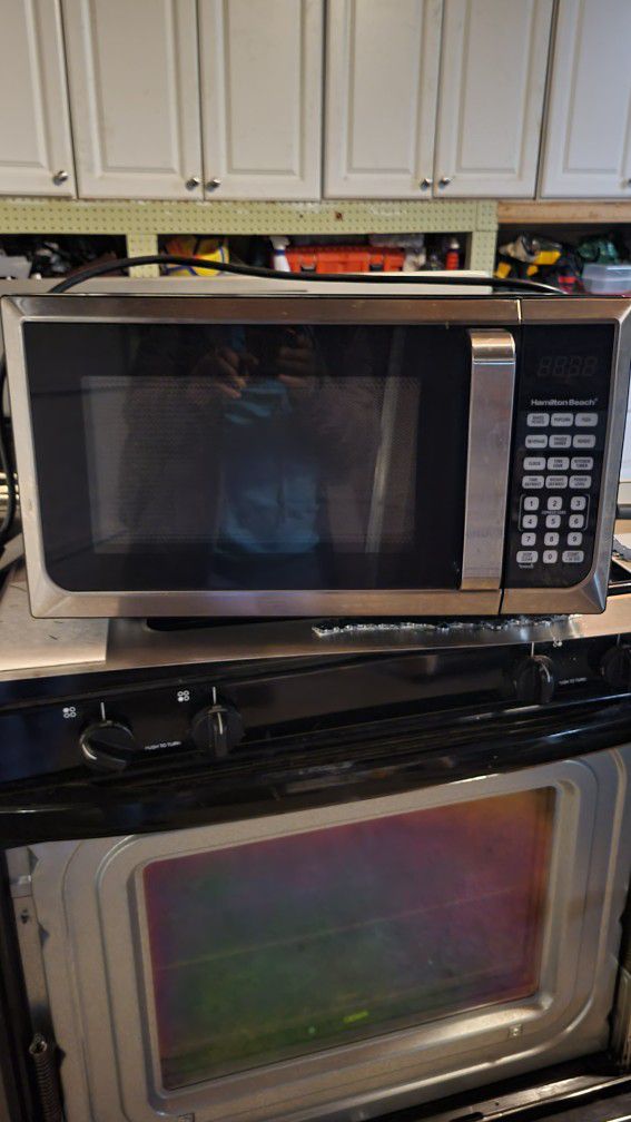 Small Microwave, Very Good Condition