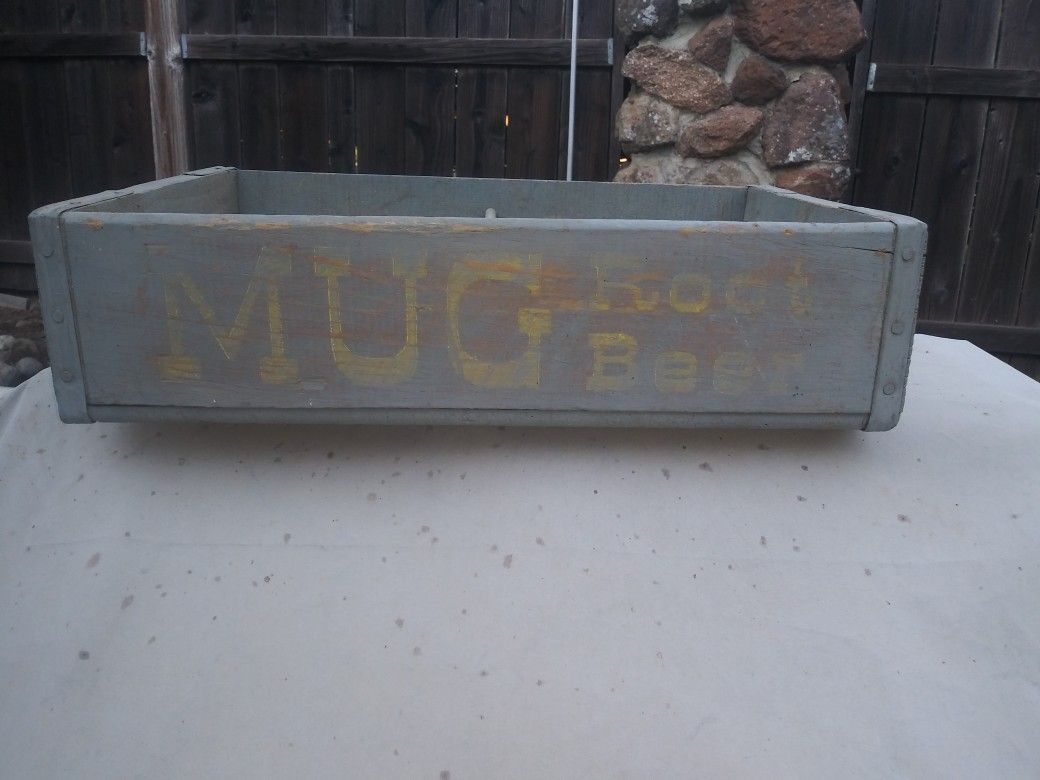 Antique Mug rootbeer wood crate