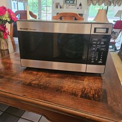 Working Sharp Microwave - Missing Plate