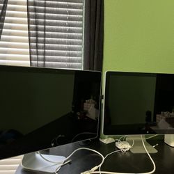 2 Apple Cinema Display 24” with Mount