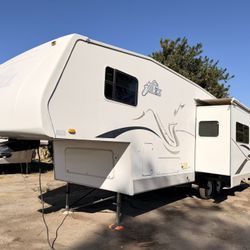 2004 Thor Jazz 5th Wheel 