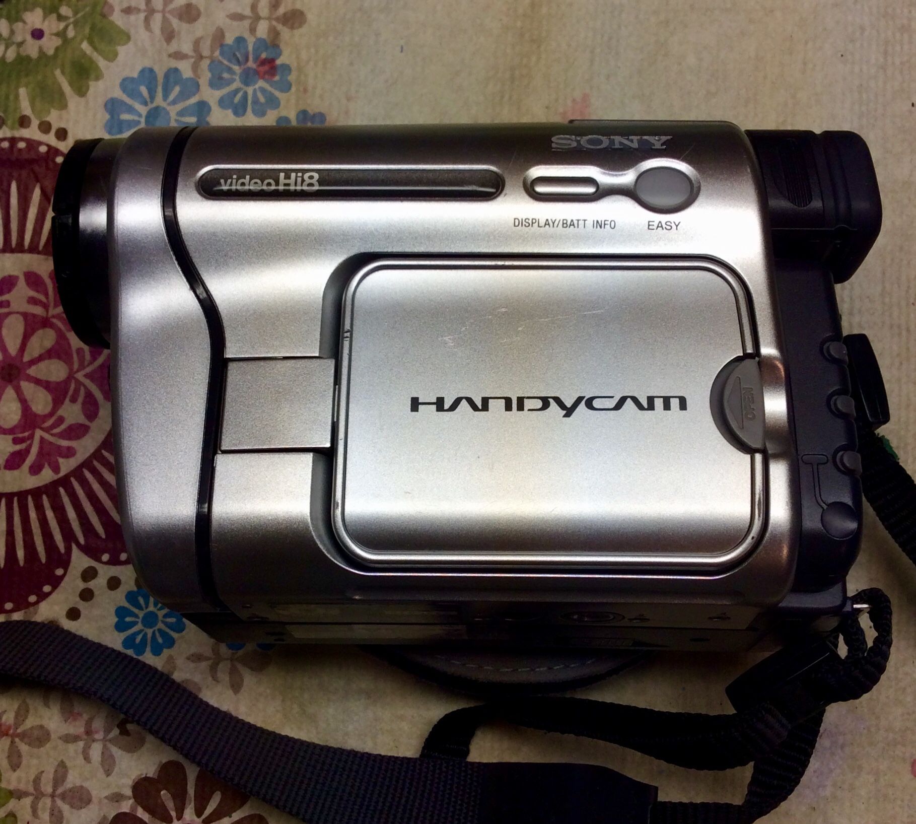 Sony handycam video camera. No battery.