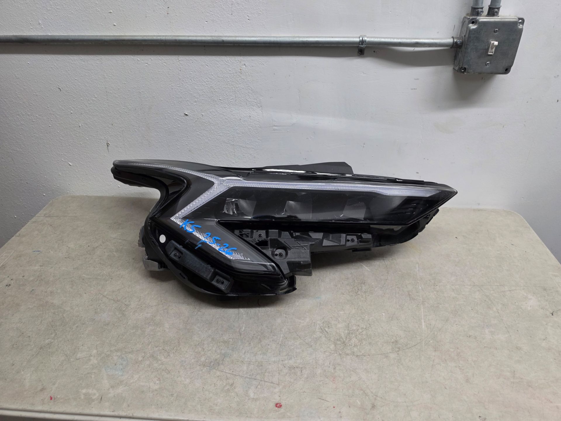 Right headlight kia k5 2025 2026