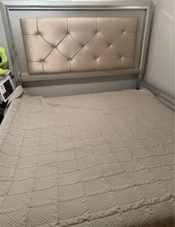 King Size Bedroom Set with Mattress and Drawers