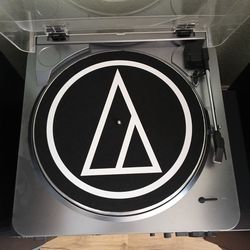 Audio Technica AT-LP60 fully automatic belt-drive stereo turntable