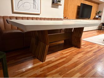 Tov Astoria Concrete Table