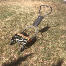 Fiskars Manual Lawn Mower 